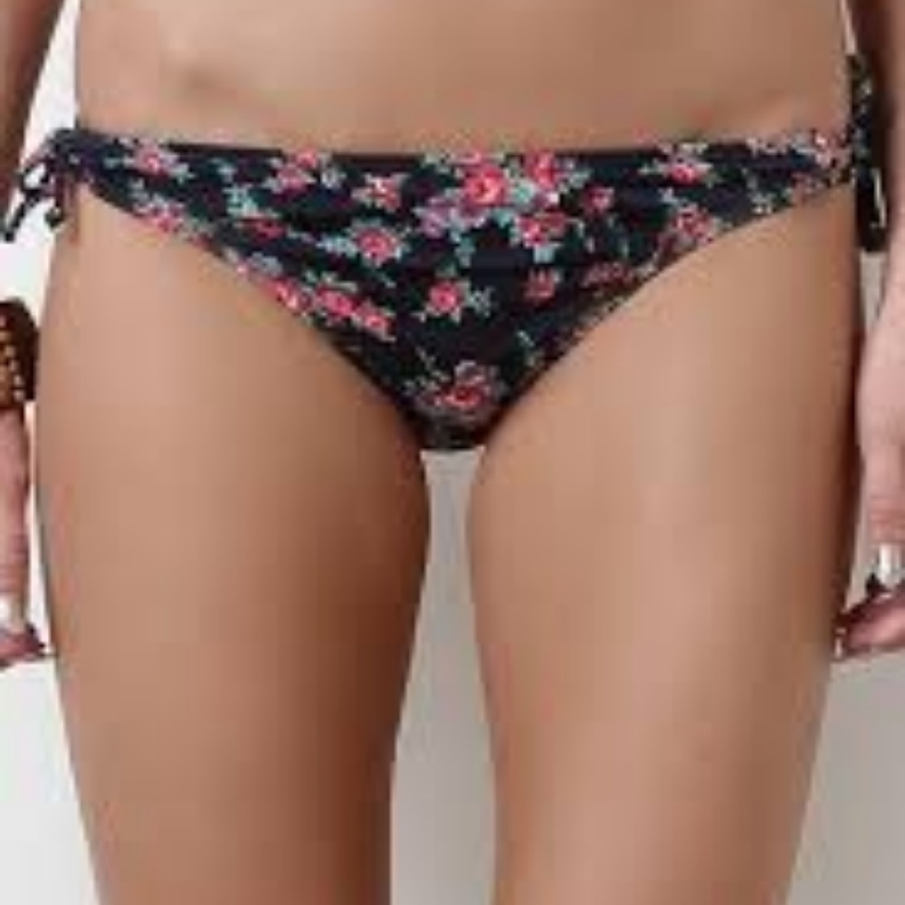 BIKINI BOTTOM SIZE SMALL
